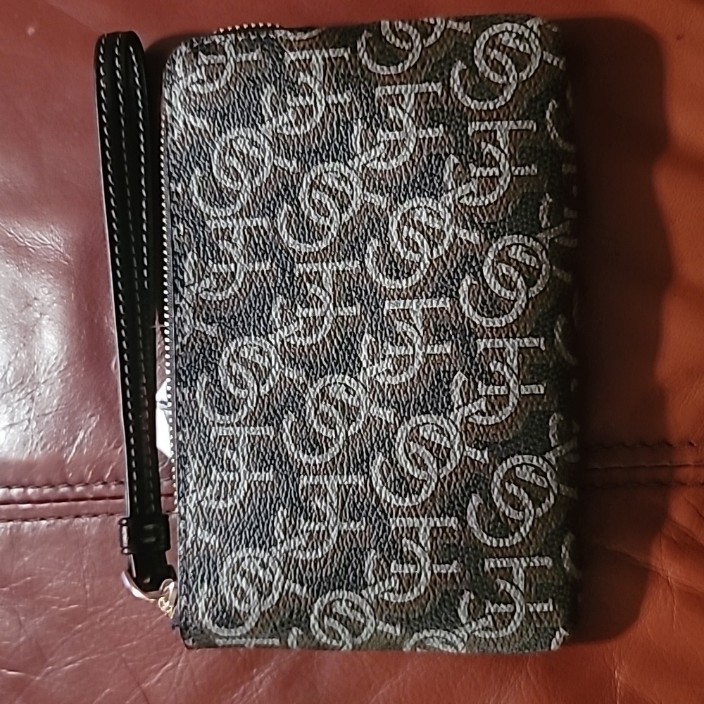 🆕Coach Wristlet Wallet
